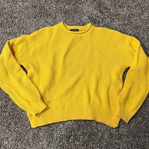 Excellent condition sunny yellow knit 525 America sweater